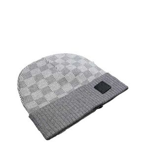 BeanieSkull Caps Novo designer de moda chapéu cachecol conjunto de luxo homens marca de inverno cetim xadrez skate skate boné preto mulher beanie neckerchief fashionbelt006 T1J