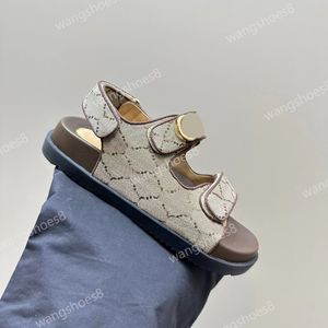 Merinos yün sandalet tasarımcısı Fuffly sanals lüks bayanlar kadın klasik metal birbirine geçen mektup çift kürk slingback sandal ithal yün kalın taban anti -slaytlar