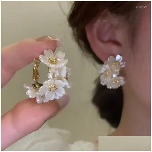 Hoop Huggie kolczyki moda Pearl Flower Ear Stud dla kobiet koreańskie eleganckie temperament cyrkon biżuteria biżuteria