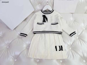 豪華な女の子のトラックスーツかわいい白い子供ドレススーツサイズ100-160ウールブレンドカーディガンとショートスカートDec2020