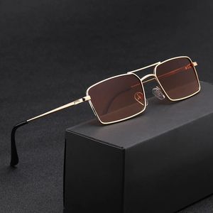 2023 varumärken Design Women Anti Reflective Mirror Solglasögon Fashion Metal Square Glassics Classic Men Out Door Sun UV400 231227