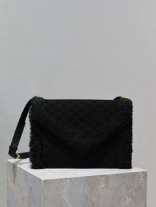 キルティングパターンエンベロープバッグ、ラムウールスタイルの黒いスエード