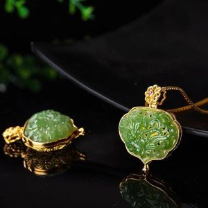 Natural Hetian Jade Hollow Carved Jasper Filigree Parfym Bag 14k Yellow Gold Pendant Gold inlaid med jade hjärtformad nisch för en staty av