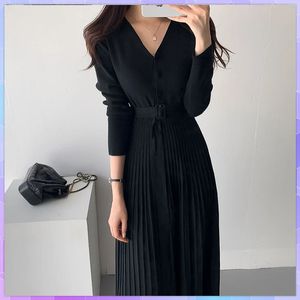 Vintage Korean Pleated Dress Long Sleeve Slim Woman Sweater Dresses Knitted Elegant Midi Party Woman Long Dress 231228