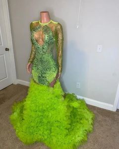 Fruit Green Mermaid Plus Size Prom -klänningar 2024 Sexig Sheer Neck Ruffles pärlstav långärmad kväll födelsedagsfest klänning de soiree