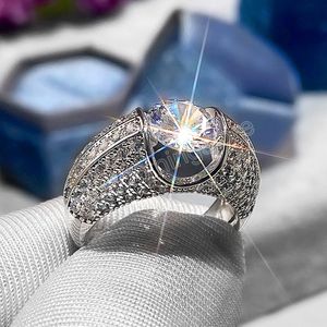 Luxury Solitaire Band Ring for Women Round Zircon Anniversary Wedding Party Bridal Rings Brilliant Classic Jewelry Charm Gift