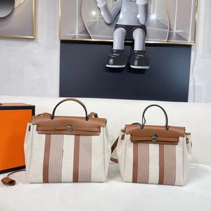 Neue importierte wasserdichte Canvas-Serie Handtasche Umhängetasche Modemarke Kosmetiktasche große Kapazitätstasche Handytasche Designertasche edles Gefühl 2024