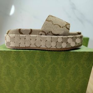 Nuovo pantofole di stile cursore sandalo per macaron designer di fondo spetto designer non slittata non slittata di moda ricamata a fondo garbo g casa sliple di lusso donne indossano infradito spiaggia di spiaggia 1111 1111