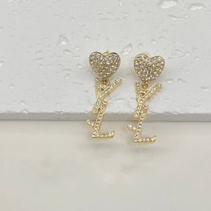 Marke Ohrringe Designer Buchstabe Ohrstolder 18K Gold plattiert Messing Kupfer Herz Eardrop Frauen Inlay Crystal Geometrische Ohrring für Hochzeitsfeier Jewerlry Accessoires