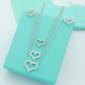 T Home Schmuck Designer Lady Titanium Stahlausschnitt Voller Diamant Herz Anhänger Halskette Ohrringe Urlaub Souvenir Geschenkbox