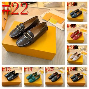 Designer Dress Shoes Spring Autumn Women Flat Heel Shoes Pointed Toe Wedding Dance Shoes Genuine Leather Classic Rivet Red Shiny Sole Lady Office Shoes Loafers