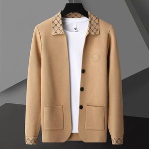 Tasche maschili stampato alla moda a maglia marca di lusso a maglia Exit Jacquard Sighi di alta qualità Spring e Autumn Jackets 231228 231228