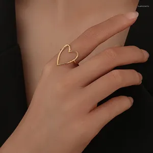 Кластерные кольца 2023 Творческое универсальное расстояние сердечного кольца для женщин модные тенденции