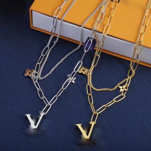 Silver 18k Gold Luxury Clover Designer Pendant Halsband för kvinnor Flower Retro Leaf Long Chain Elegant Choker Letters Necklace Jewelry Brand Gift Box Packing