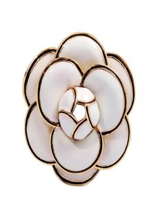 Designer Camellia Brosches Högkvalitativ EMAMEL Flower Brosches Multilayer Petals Pins Fahsion SMyckespresent för män Kvinnor Vit B4672079