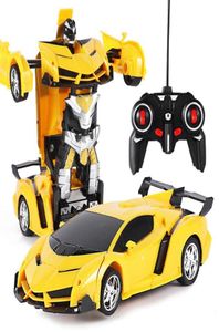 新しいRC変圧器2 in 1 RC Car Driving Sports Cars Drive Transformation Robots Models Remote Control Car RC Fighing Toy Gift Y27601396