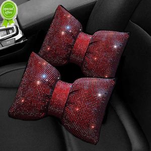 وسائد جديدة 2pcs Red Diamond Crystal Bowknot Car Neck Pillow Rhinestone Auto Headrest Pudited Pling Pling Car Assories for Women