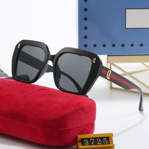 نظارات شمسية مربعة CC نظارة شمسية للنساء مصممة نظارات الرجال أوروبا أمريكا الكلاسيكية الرجعية نمط 2024 قطع الأزياء الجديدة UV400 نظارات في الهواء الطلق خيار متعدد الألوان