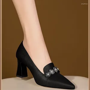 Scarpe eleganti con punta di piedi single donne primavera 2023 comodo tallone da donna con tacco alto tacco piccolo in pelle