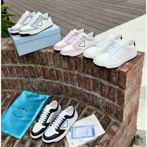 Designer Shoes District Leather Sneakers Men Shoes Breathable Calfskin Trainers Rubber Triangle Shoe Casual Walking Comfort Outdoor Falt Sneaker