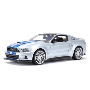 CARS DIECAST Model Maisto 1 24 2014 Ford Mustang Street Racer sportowy samochód statyczny Die Cast Pojazdy kolekcjonerskie zabawki 230818