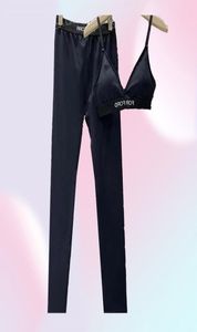 Дизайнерские женские наряды для йоги Черные тонкие женские спортивные майки с мягкой подкладкой Леггинсы Набор модных летних пробежек Бег в тренажерном зале Упражнения Fitnes5632833