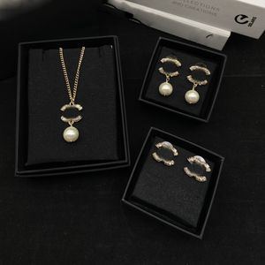 Designer Pendants Necklaces Earrings Eardrop Gold Plated Copper Brass Stud Brand Letter White Crystal Choker Pendant Necklace Chain Jewelry Accessories