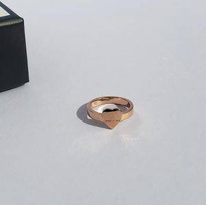 Novo design de designer de alta qualidade anéis de banda de titânio joias clássicas moda feminina anéis presentes de feriado anel de punho casal pulseira anel de ouro joias