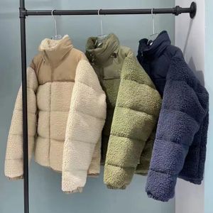 女性の2023年の秋/冬のセータージャケット、メンズとレディースのジャケット、群れの印刷パターン、カップルフード付きジッパージャケット、ラムウールジャケット