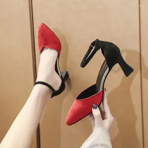 Scarpe eleganti Versione coreana Tacco spesso tutto-fiammifero Moda a punta Comodi tacchi alti 2023 Gomma da sposa sexy