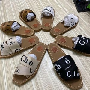 Sandaler tofflor för kvinnor Woody Designer Famous Mules Flat Slides Beige White Black Pink Lace Lettering Tyg Canvas Womens Summer Shoes