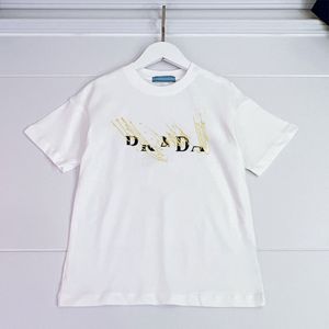 Barn sommar 100% bomullst-shirts p designer flickor pojkar skjortor triangel mönster tees vår kort ärm barn lyxkläder outwear sasakids cxd2312283