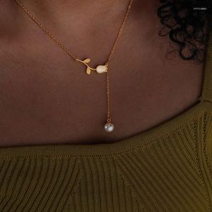 Pendant Necklaces Exquisite Ladies White Seashell Rose Necklace Temperament Commuter Style Imitation Pearl Tassel Clavicle Chain