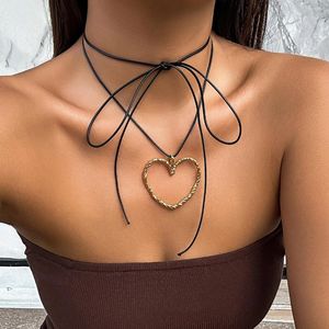 Anhänger Halsketten PuRui Einfache schwarze Wachskordelkette mit großer Liebesherz-Ring-Halskette für Frauen Trendiger Schmuck am Hals-Choker-Party