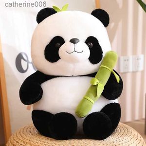 Мягкие плюшевые животные 25 см Kawaii Panda с бамбуком Мягкие мягкие международные любимые куклы День рождения Рождественские подарки Подарки для детейL231228