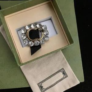 Designer smycken brosch pin diamant hög kvalitet ornament herr kvinnor klänning tillbehör kläddekoration med låda