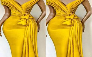 2021 Seksowne oszałamiające żółte sukienki na studniowe plisowane plisowane syrena wieczorna sukienka z ramion Formal Impreza Suknie dla kobiet9829383