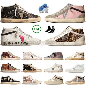 Designer di marchi Top Brand Mid Star Plate-Forme Casual Sneaker Sneaker glitter Graffiti Black Bianco Pink Uomini Donne Ricchettoni Luxe Dhgate Allenatori