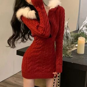 Red Knited Sweter Sukienka z kapturem Kobiety Slim Bodycon Y2K Mini sukienka Faux Fur Kobieta sukienka Koreańska elegancka zima 231228