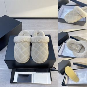 Hot Fluff Designer Sandals Gold Logo Women Slippers Fashion Luxury Limited Style Women Sandaler Slippers Läder Tryckta metallknappar med låda