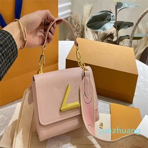 Designer bag Lock Shoulder Classic Women Crossbody Handbags Lady Tote Purse Leather Embroidery Chain Hand Bags 2024