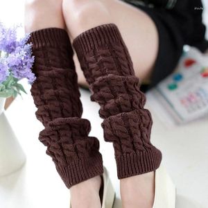 女性靴下女性のレッグウォーマーロリータロングニットは暖かい足のカバーを保持する秋の冬の黒い白いツイストかぎ針編みブーツカフ