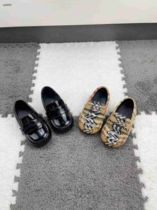 Scarpe da neonato alla moda Scarpe da ginnastica per bambini con stampa logo lettera Taglia 21-28 Scatola di imballaggio scarpe da passeggio per neonati firmate Dec20