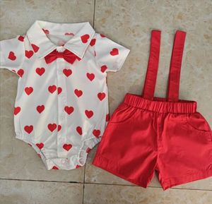 Valentinstag Jungen Herren Sets Kleinkind Kinder Liebe Herz bedruckt Schleifen Krawatte Revers Kurzarm Strampler Hosenträger Shorts 2 Stück 2024 Sommer Baby Outfits Z6390