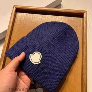 Berretto di design caldo lavorato a maglia Berretti classici con teschio Cappelli invernali con palle di pelo traspiranti Disponibili in 8 colori Opzione multicolore 3E0TV