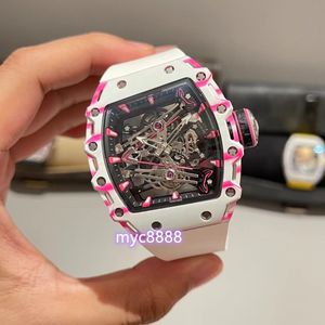 RM38-02 시계는 일체형 Tourbillon Manual Movement Sapphire Glass Mirror Pink Carbon Fiber Case가 특징 인 천연 고무 스트랩이 있습니다.