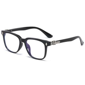 Designer ch Cross Glasses Frame Chromes Märke Solglasögon för män Kvinnor Trendiga runda ansikte TR90 Eye Many Protection Heart Lyxig glasögon 2024 1D13