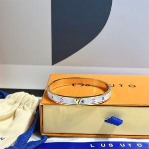 Designer quadrado flor pulseira pulseira de marca de luxo pulseiras de couro design de moda branco banhado a ouro pulseira jóias sênior cla210g