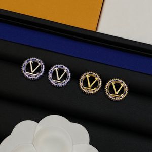 Lyxvarumärke örhängen fulla diamanter ihåliga V brev trendigt kopparengagemang örhänge för kvinnor parti gåvor grossist