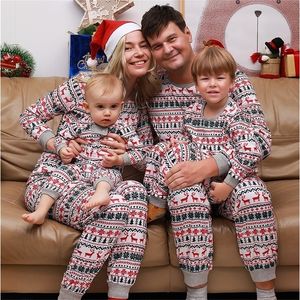 2023 Familj Julmatchande pyjamas Set Xmas vuxna barn Mor och dotter Fader son Sleepwear Baby Look Outfits 231228